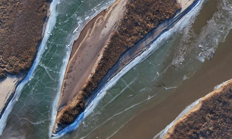 An aerial drone photo taken on Jan. 5, 2025 shows a view of the Yellow River in Shizuishan, northwest China's Ningxia Hui Autonomous Region. (Xinhua/Wang Peng)