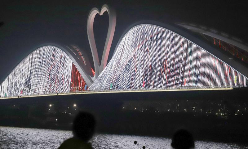 This photo taken on Dec. 27, 2024 shows Echeng (nickname of Huizhou, meaning the city of goose) Bridge in Huizhou, south China's Guangdong Province. The 1,119.5-meter-long Echeng Bridge was put into operation on Saturday. (Xinhua/Tian Jianchuan)