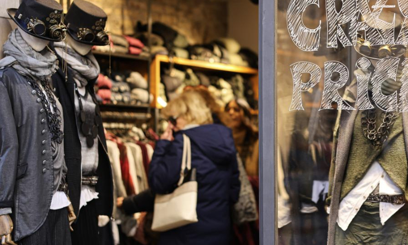 People shop in a boutique in Rome, Italy, Jan. 4, 2025.

Italy's winter sale season began in most regions on Saturday. (Xinhua/Li Jing)