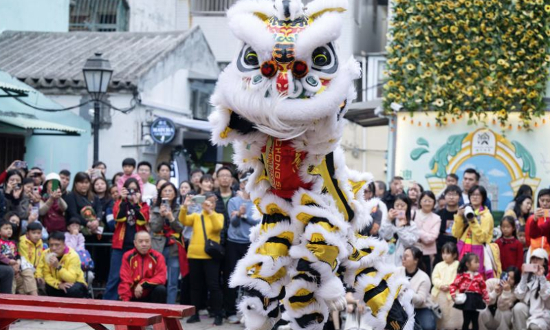 Actors perform lion dance on International Dragon and Lion Dance Day in south China's Macao, Jan. 1, 2025. (Xinhua/Cheong Kam Ka)