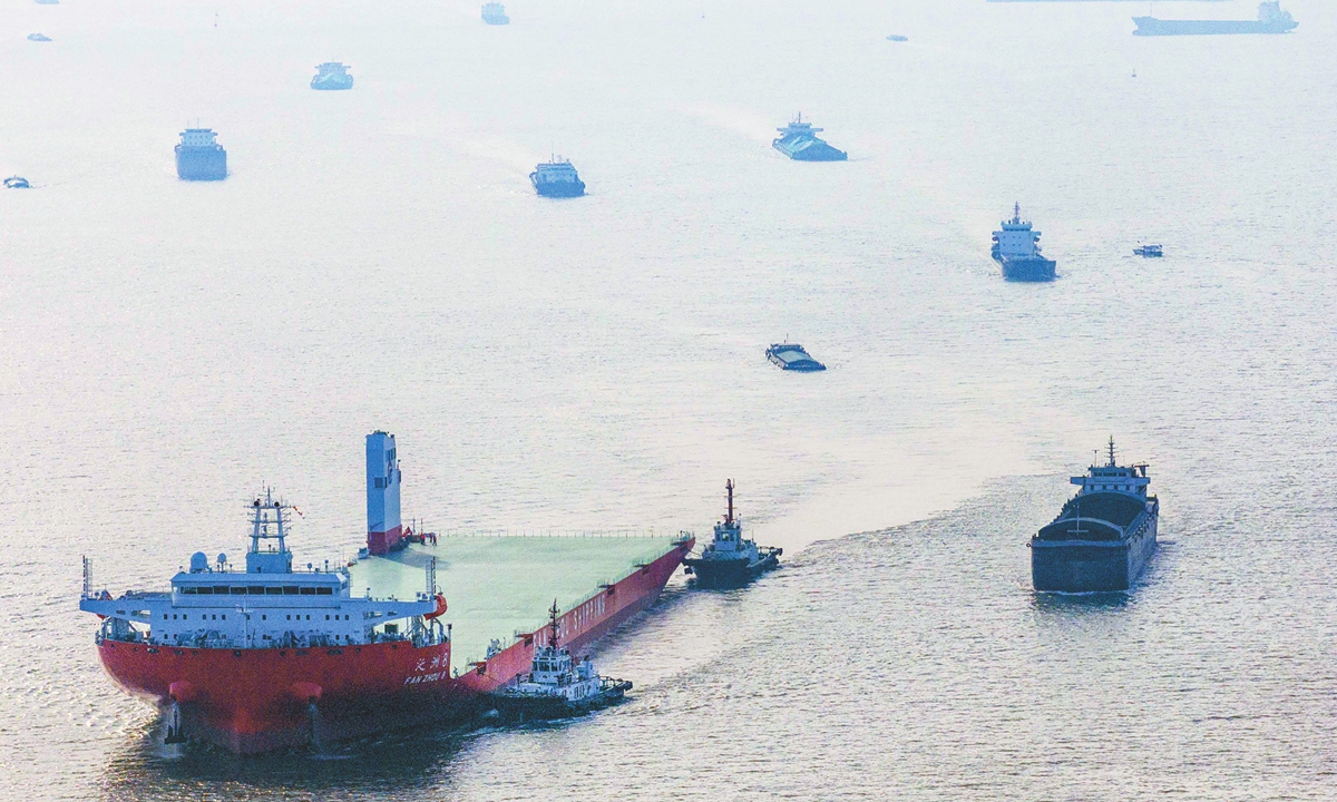 The <em>Fanzhou 8</em> heavy load carrier, the largest self-propelled deck ship in the world by carrying capacity, sails on the Yangtze River on December 22, 2024. Photo: VCG