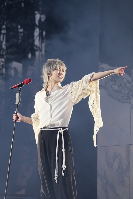 Hua Chenyu delivers a sunrise show in Yantai, Shandong Province, during his Mars Concert Tour in 2024. Photo: Courtesy of Hua Chenyu Studio