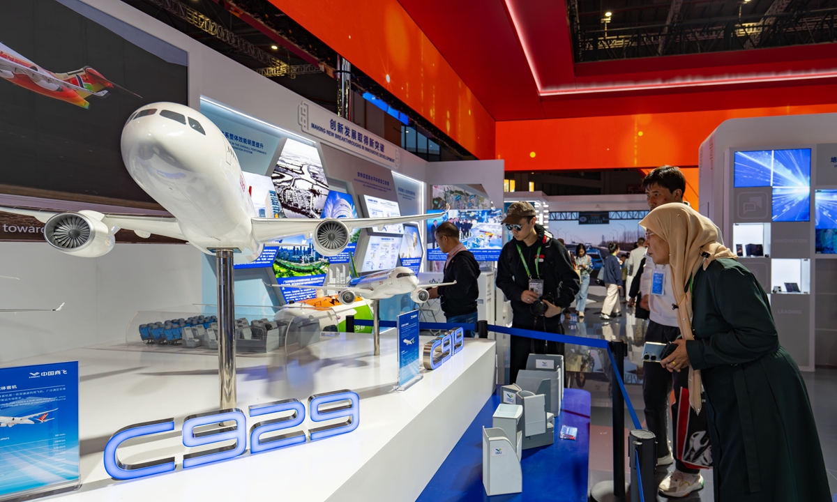 Visitors view models of C919 and C929 aircraft at the China Pavilion during the 7th China International Import Expo in Shanghai on November 9, 2024. Photo: VCG