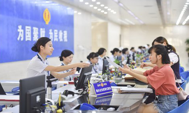 The staff workers of Taxation Bureau of Quanzhou city, Southeast China's Fujian Province, receive taxpayers. File Photo: Xinhua