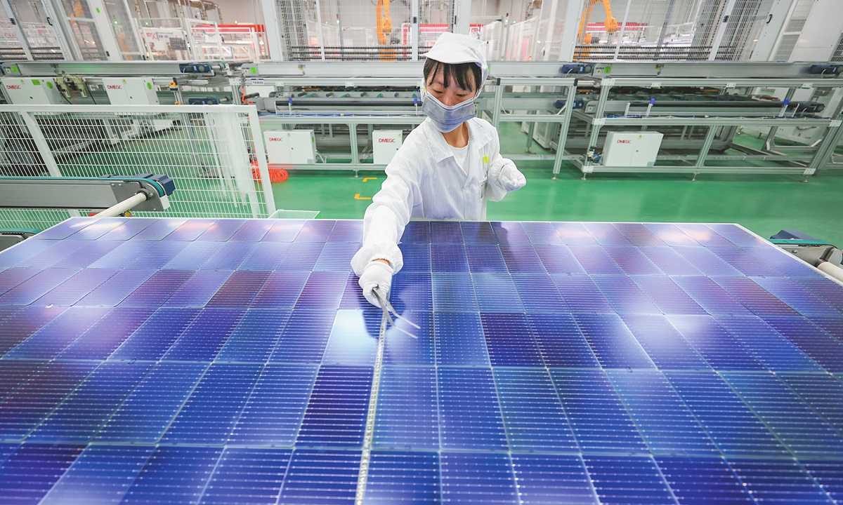 A worker rushes to fulfill orders on the production line at a photovoltaic company in Lianyungang, East China's Jiangsu Province on December 25, 2024. From January to October, production of polysilicon, silicon wafers, cells, and modules for photovoltaics increased by more than 20 percent year-on-year, and the export volume of photovoltaic cells rose by more than 40 percent, official data showed. Photo: VCG