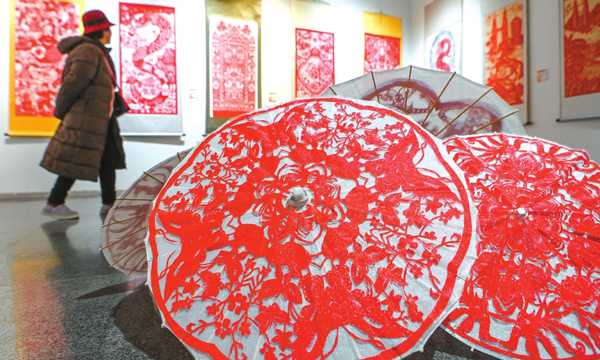 The 6th Yunnan paper-cutting art exhibition kicks off at the Kunming Museum in Southwest China's Yunnan Province on December 26, 2024. The exhibition showcases over 300 paper-cutting works, highlighting the unique charm of Yunnan's paper-cutting art. 