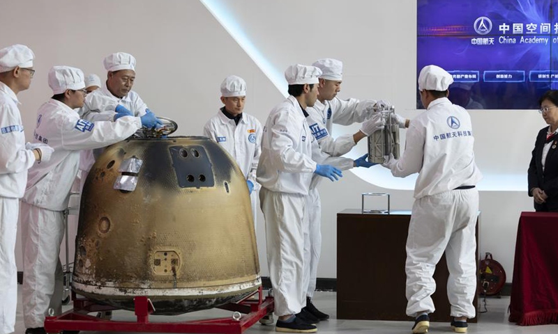 Researchers prepare to weigh Chang'e-6 lunar samples during a returner opening ceremony at the China Academy of Space Technology under the China Aerospace Science and Technology Corporation in Beijing, capital of China, June 26, 2024. (File photo:Xinhua)