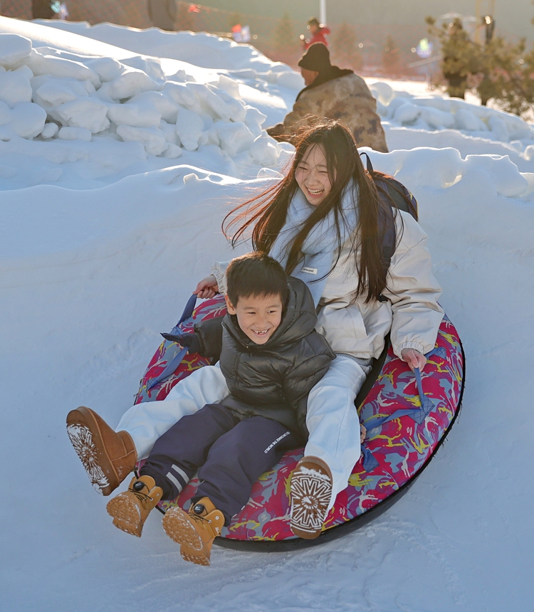 Tourists enjoy snow tubing at the Laojunding scenic area in Qinhuangdao, North China's Hebei Province on December 29, 2024. The area is diversifying itself as a winter tourist attraction in recent years, according to local media. Photo: VCG