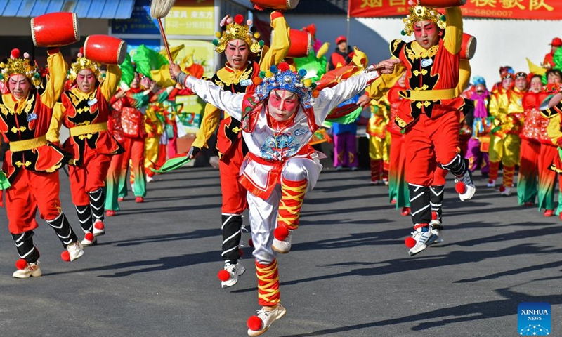 Folk artists perform at a market in Zhifu District, Yantai, east China's Shandong Province, Dec. 29, 2024. China is gearing up for the upcoming New Year 2025 with festive decorations and various activities nationwide. (Photo by Sun Wentan/Xinhua)