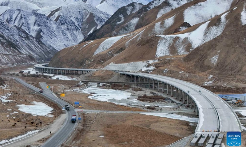 An aerial drone photo shows the expressway linking Urumqi and Yuli County in northwest China's Xinjiang Uygur Autonomous Region, Dec. 25, 2024.The 22.13-km Tianshan Shengli tunnel, world's longest expressway tunnel, will soon be drilled through. (Xinhua/Hu Huhu)