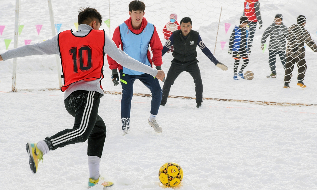 Enthusiasts play football in Kashi, the Xinjiang Uygur Autonomous Region.  Photo: VCG