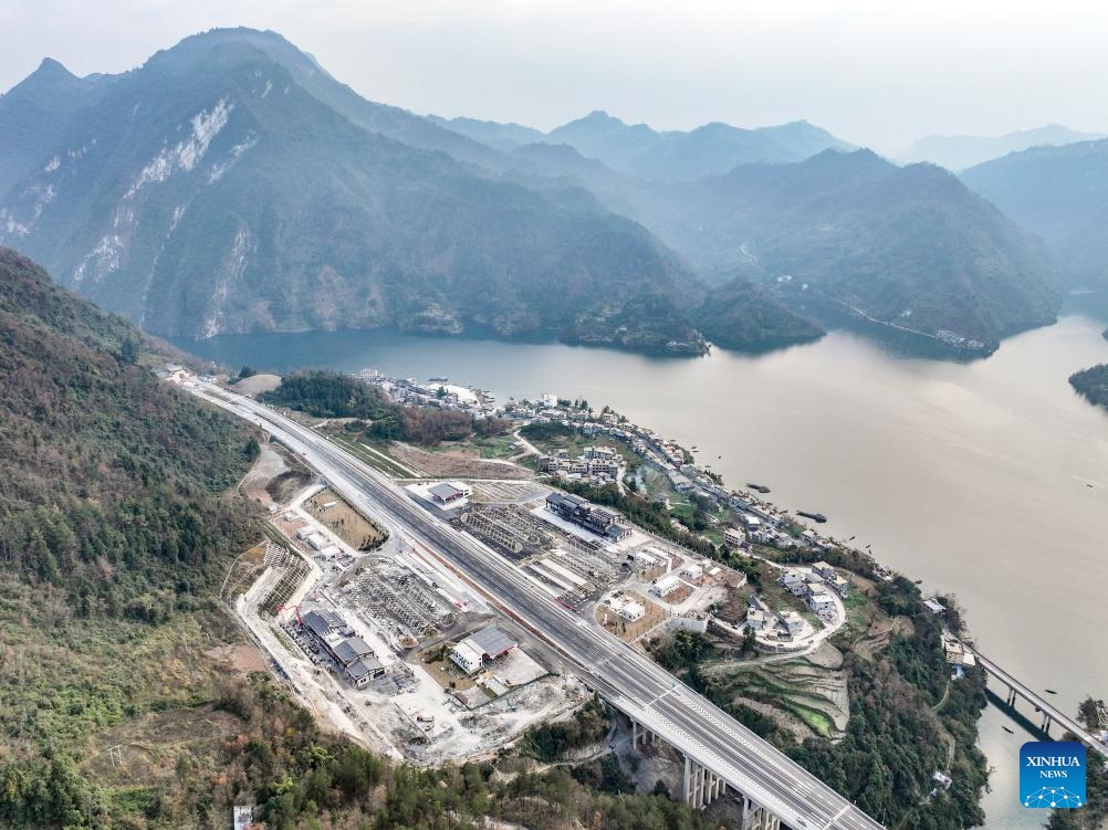 This aerial drone photo taken on Jan. 1, 2025 shows a service area along the second expressway connecting southwest China's Chongqing Municipality and central China's Hunan Province. The second Chongqing-Hunan expressway saw its 127-km Banan-Wulong section and 91.6-km Pengshui-Youyang section, both in Chongqing, opened to public traffic on Thursday. The whole expressway, with a length of 280 kilometers, is expected to put in full operation within 2025. (Xinhua/Tang Yi)