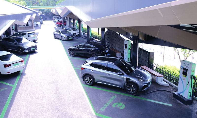 New-energy vehicles charge at a charging station in Changzhou, East China's Jiangsu Province, on September 3, 2023. Volkswagen China announced on Monday forging a partnership with Xpeng, a major Chinese electric vehicle (EV) manufacturer, to jointly build a fast charging network for running EVs in China, The project will feature more than 20,000 self-operated charging piles, covering 420 cities and regions across China. Photo: IC