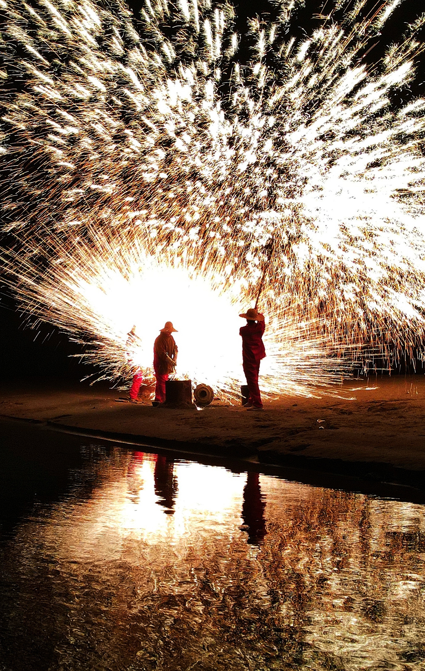 Inheritors of the intangible cultural heritage project perform Datiehua in Luoyang, Henan Province. Photo: VCG