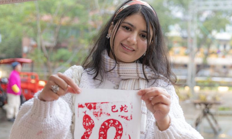 An international student displays her rubbing work in Pianyan ancient town, Beibei District, southwest China's Chongqing Municipality, Jan. 7, 2025.

A group of international students attended a cultural event here on Tuesday to experience traditional Chinese culture. (Xinhua/Huang Wei)