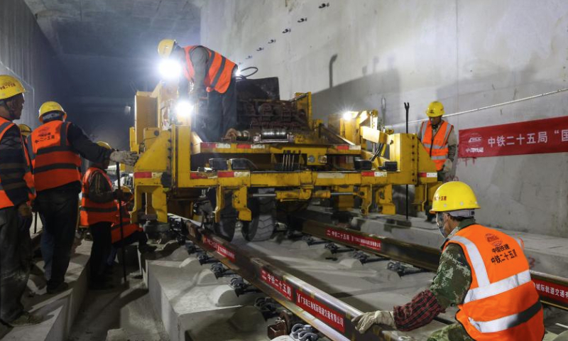 Constructors work at Dayuan Station of the Guangfo (Guangzhou-Foshan) east ring intercity railway in Guangzhou, south China's Guangdong Province, Jan. 6, 2025.

The track laying work of the Guangfo east ring intercity railway was completed on Monday. The project is a section of Guangzhou-Foshan circular intercity railway and also an important part of the intercity railway network of the Guangdong-Hong Kong-Macao Greater Bay Area. (Xinhua/Liu Dawei)