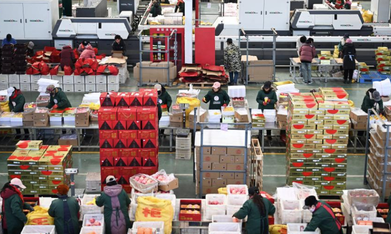 Staff members work on a production line at a fruit company in Luochuan County, northwest China's Shaanxi Province, Jan. 6, 2025. Recently, Luochuan County witnessed a peak season of apple sales. Located on the Loess Plateau, the county is suitable for apple planting. In 2024, Luochuan County's apple output reached about 1.14 million tonnes. (Xinhua/Zhang Bowen)