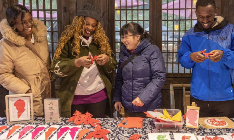 International students learn paper-cutting in Pianyan ancient town, Beibei District, southwest China's Chongqing Municipality, Jan. 7, 2025.

A group of international students attended a cultural event here on Tuesday to experience traditional Chinese culture. (Xinhua/Huang Wei)