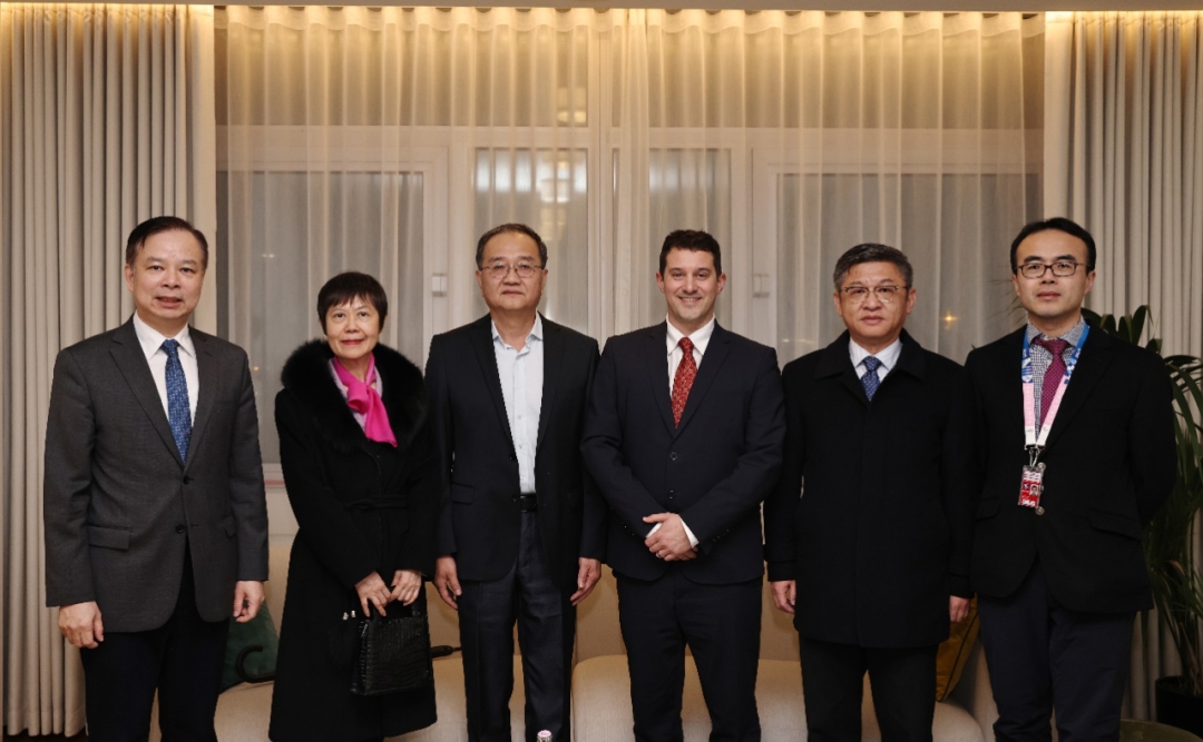 On January 6, 2025 Deng Li (third from left), the newly appointed Chinese Ambassador to France and Monaco, arrives in Paris, along with his wife Zhang Hua (second from left).  Photo: Chinese Embassy in France