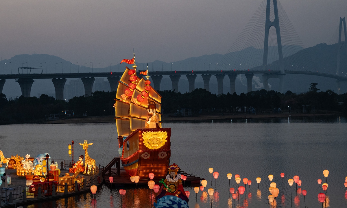 The lantern designed according to story of Zheng He Photo: Courtesy of Lin Tianhong