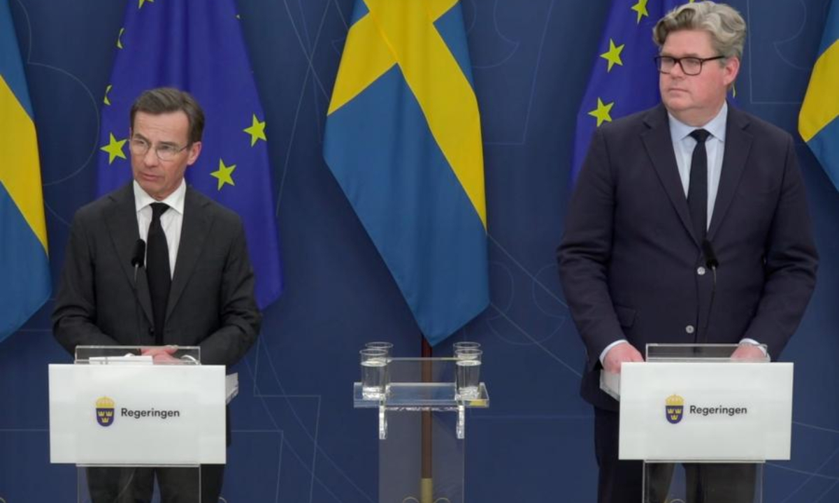 This is a screenshot captured from the video of the Swedish government's press conference held on the evening of Feb. 4, 2025. In the picture are Swedish Prime Minister Ulf Kristersson (left) and Minister of Justice Gunnar Strommer. (Xinhua/Zhu Haochen)