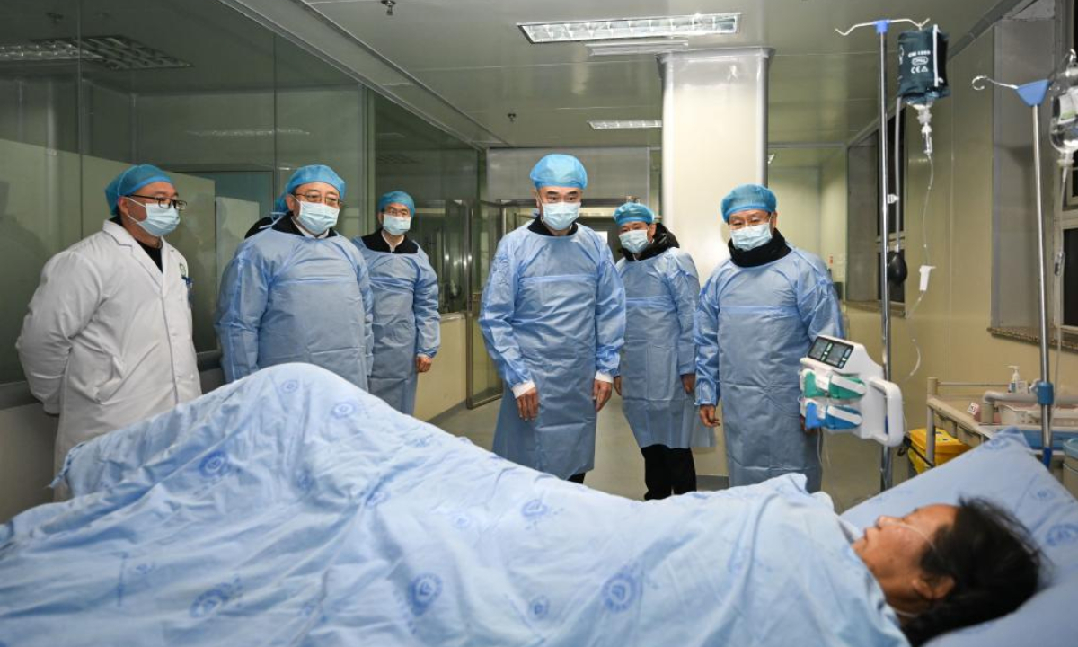 Chinese Vice Premier Liu Guozhong, also a member of the Political Bureau of the Communist Party of China (CPC) Central Committee, visits a person injured in the landslide at a local hospital in Junlian County in the city of Yibin, southwest China's Sichuan Province, Feb. 9, 2025. Following General Secretary of the CPC Central Committee Xi Jinping's instructions and Premier Li Qiang's request, the vice premier rushed to the disaster site on Saturday night to guide the rescue operations and emergency response efforts. (Xinhua/Li Xiang)