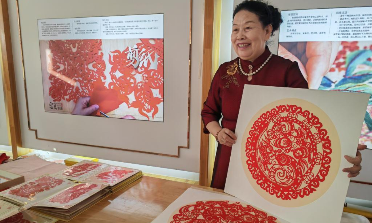 Fu Zhao'e shows her paper cutting work themed the Year of the Snake in Yinchuan, northwest China's Ningxia Hui Autonomous Region, Jan. 7, 2025. (Xinhua/Liu Hai)