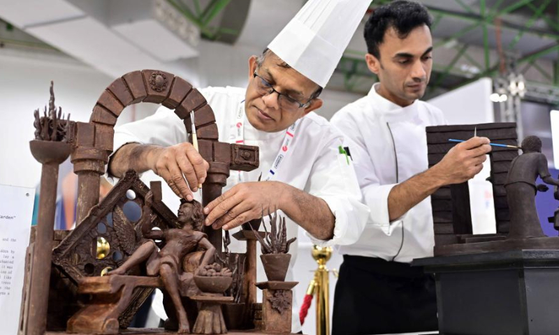 Cooks prepare dessert during the HORECA Kuwait 2025 exhibition in Hawalli Governorate, Kuwait, Jan. 14, 2025.

The exhibition was launched here on Tuesday to promote food service and tourism industry. (Photo by Asad/Xinhua)