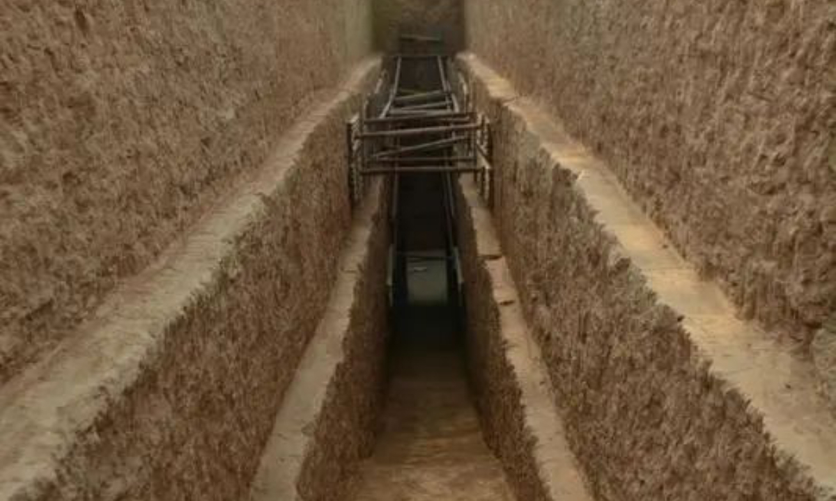 Two ancient brick tombs from Wei