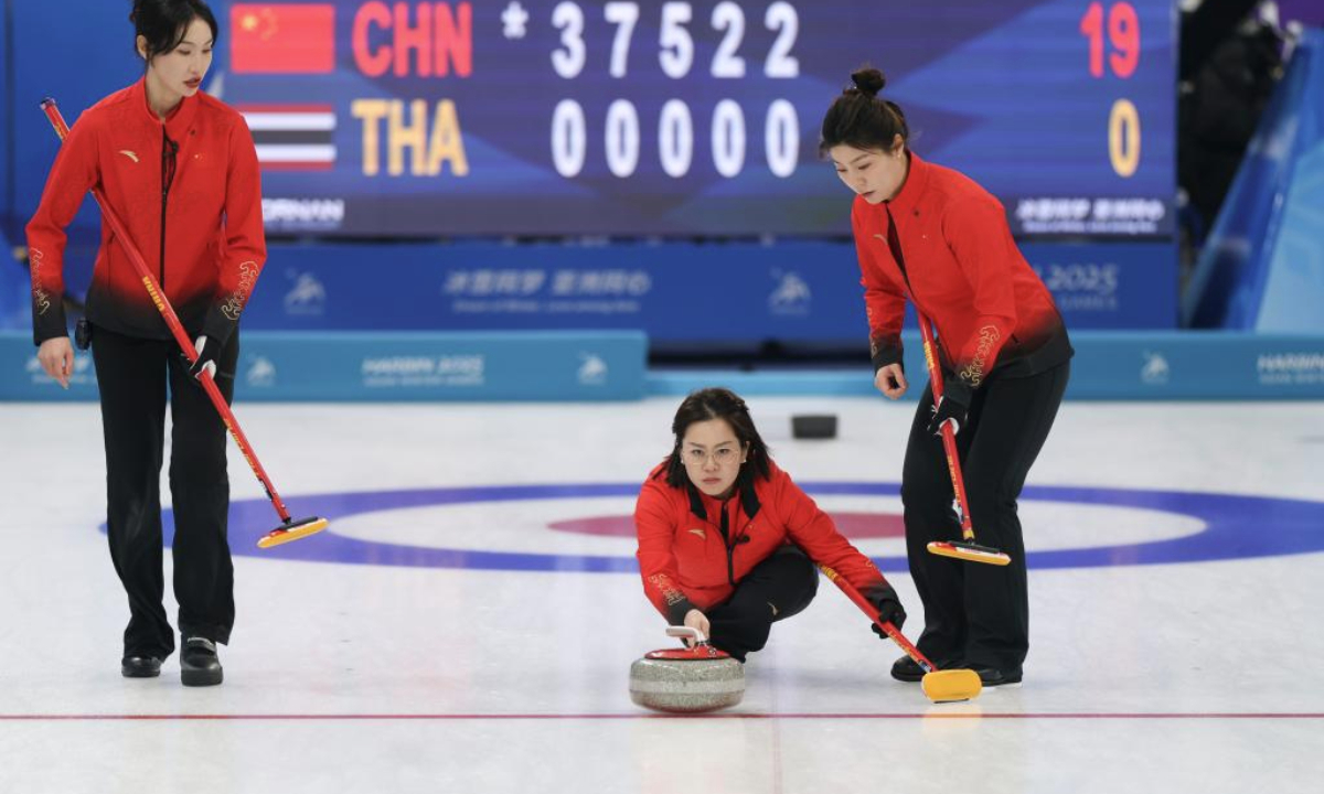 Wang Rui(C) of China competes during the Women's Round Robin Session 1 match between China and Thailand of the curling event at the 9th Asian Winter Games in Harbin, northeast China's Heilongjiang Province, Feb. 9, 2025. (Xinhua/Hu Xingyu)