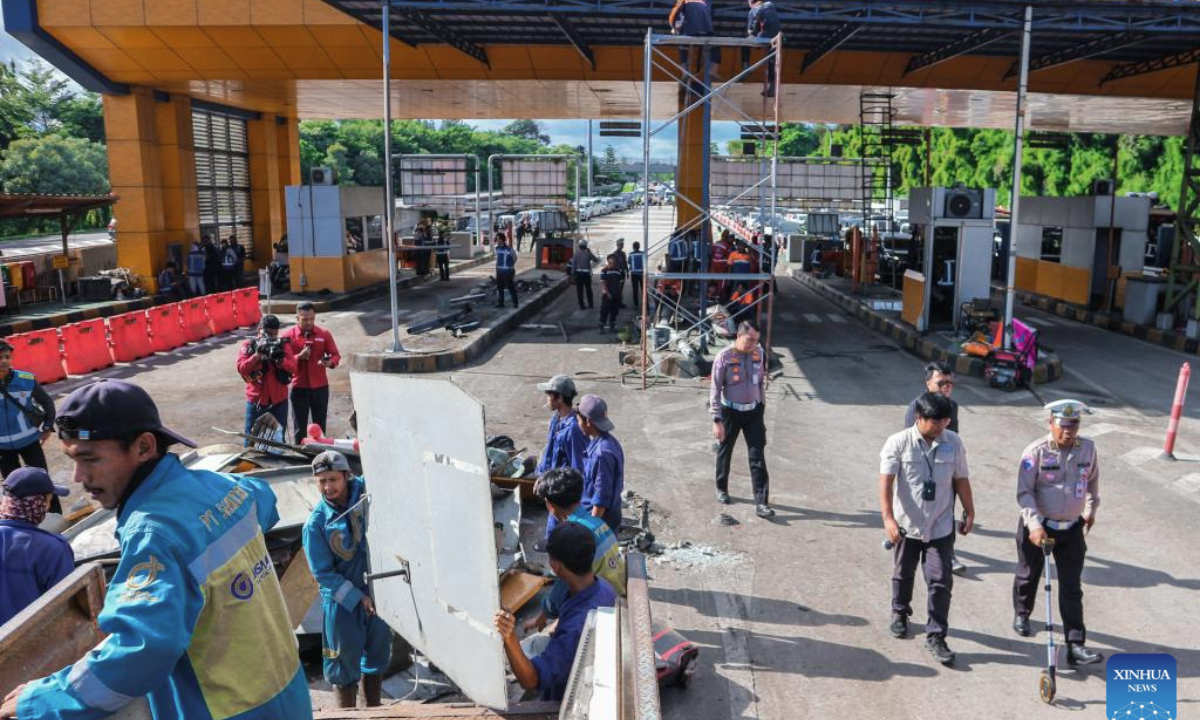 This photo taken on Feb. 5, 2025 shows the site of a traffic accident near the Ciawi Toll Gate in Bogor Regency, Indonesia. Eight people were killed and 11 others were injured in a traffic accident in Indonesia's West Java province on Tuesday night, a senior official confirmed on Wednesday morning. (Photo by Rangga Firmansyah/Xinhua)

