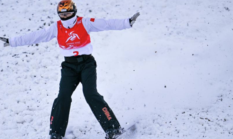 Xu Mengtao of China competes during the Freestyle Skiing women's aerials final match at the 9th Asian Winter Games in Yabuli, northeast China's Heilongjiang Province, Feb. 9, 2025. (Xinhua/Xia Yifang)