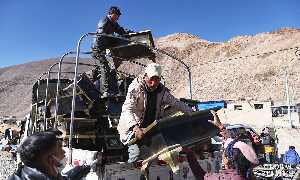 A batch of heating stoves arrives at the epicenter Tsogo Township of Dingri County in Southwest China's Xizang Autonomous Region on January 9, 2025. The local temperature difference between day and night is exceptionally pronounced, making heating equipment a necessity for the population affected by the earthquake.  Photo: Cui Meng/GT