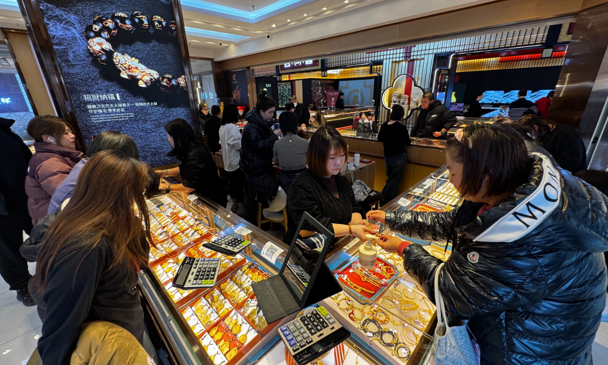 People shop for gold jewelry in Beijing on December 29, 2024. Photo: VCG