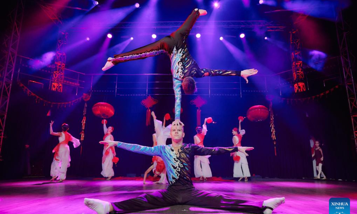 The students participated in the stage at the 9th Chinese New Year's School Festival held in St. Petersburg, Russia on February 3, 2025. A vibrant cultural gala. This gala, co -organized by General of the Consulate -General of Sanctopetellburg and the Confucius Oriental Cultural Research Institute, is a flagship event for the happy Lunar New Year in the city. (Photo: Irina Motina/Xinhua)