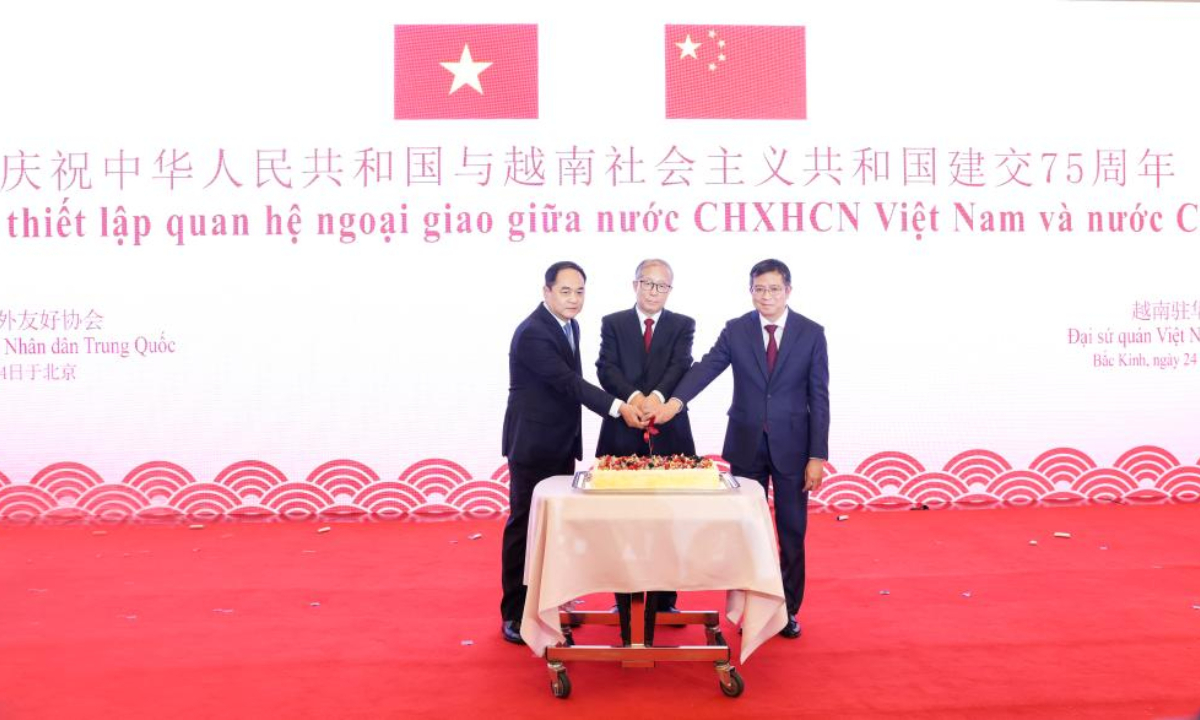 Li Hongzhong, a member of the Political Bureau of the Communist Party of China Central Committee, also vice chairman of the National People's Congress Standing Committee, attends a reception celebrating the 75th anniversary of China-Vietnam bilateral ties in Beijing, capital of China, Jan. 24, 2025. (Xinhua/Pang Xinglei)