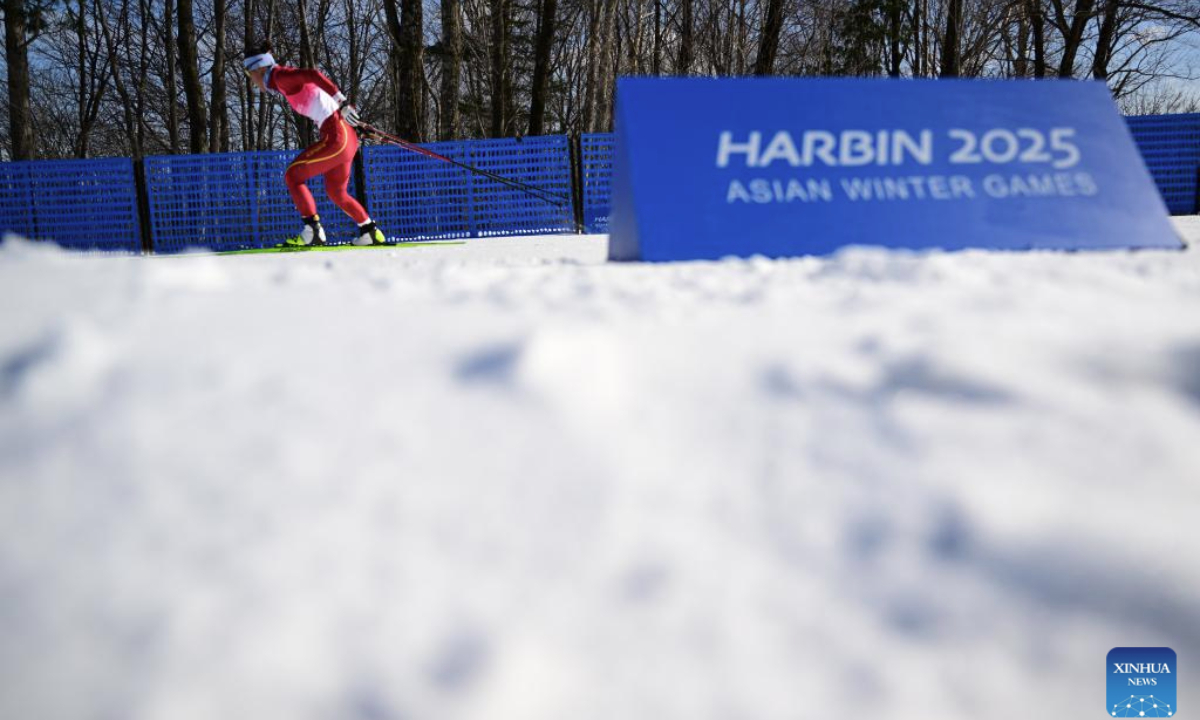 Chen Lingshuang of China competes during the Cross-Country Skiing women's 5km free match at the 9th Asian Winter Games in Yabuli, northeast China's Heilongjiang Province, Feb. 9, 2025. (Xinhua/Zhang Long)