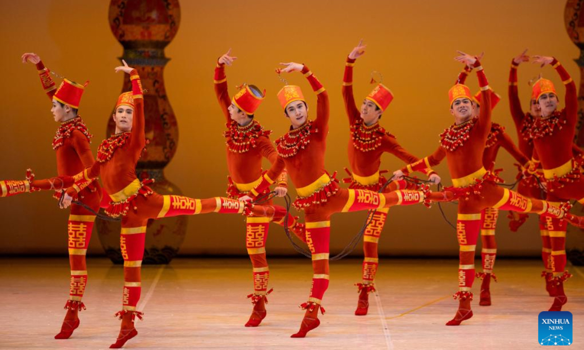 Artists from National Ballet of China perform ballet 