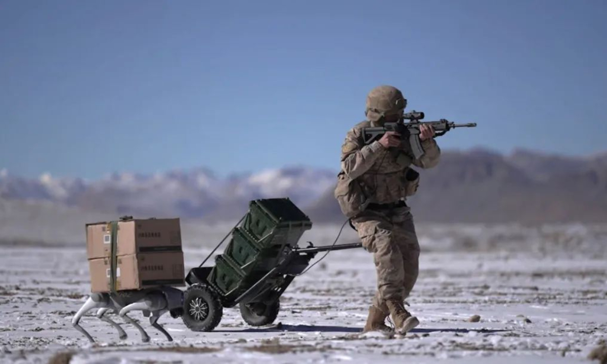 A soldier affiliated with a regiment under the Chinese People’s Liberation Army (PLA) Xinjiang Military Command, accompanied by a robot dog, participates in a logistics support exercise in an undisclosed plateau region in January 2025. Photo: Screenshot from the official WeChat account of the PLA Army