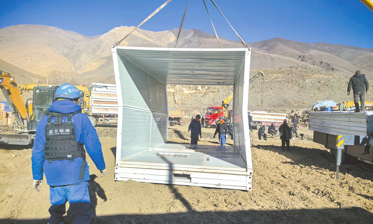 Members of the Blue Sky Rescue Team assemble prefabricated shelters to provide temporary refuge for the affected residents in Dingri county on January 8, 2025. Photo: VCG