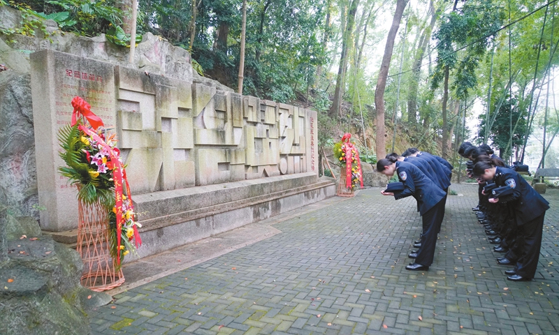 National security officers pay tribute at the memorial wall to unsung heroes. Photo: You An