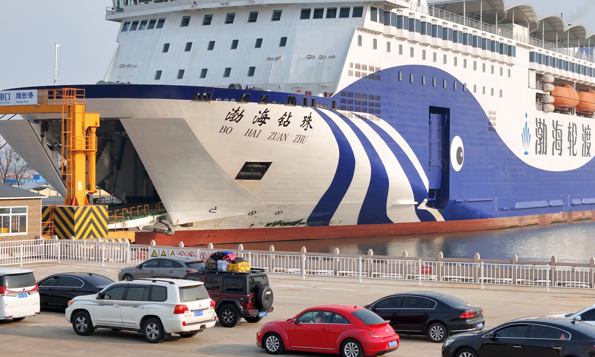 Vehicles line to board a roll-on/roll-off ship at Yantai Port in East China's Shandong Province to go to Dalian, Northeast China's Liaoning Province, on January 14, 2025. Photo: VCG