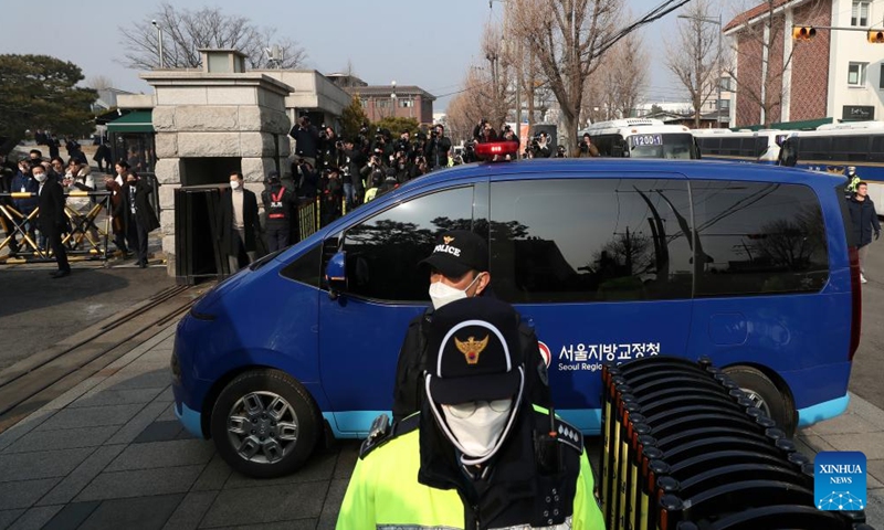 Vehicles carrying President Yoon arrive at constitutional court for impeachment trial