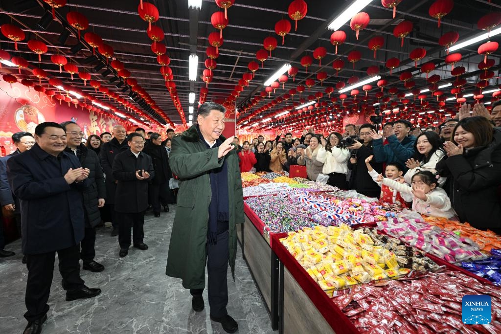 Chinese President Xi Jinping, also general secretary of the Communist Party of China Central Committee and chairman of the Central Military Commission, talks with local people while visiting a food market in Shenyang, capital city of northeast China's Liaoning Province, Jan. 23, 2025. Xi on Thursday inspected Shenyang. (Xinhua/Li Xueren)