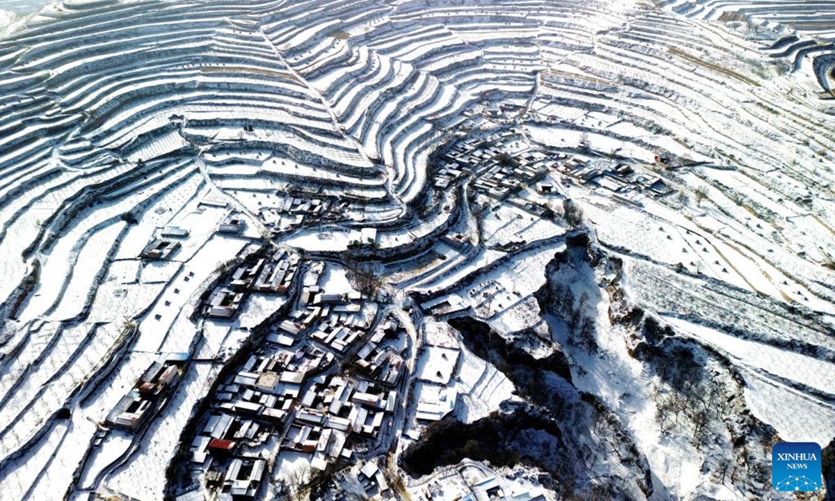 This photo shows the snow scenery of Jinan, east China's Shandong Province, Jan. 26, 2025. (Photo by Xu Zhou/Xinhua)


