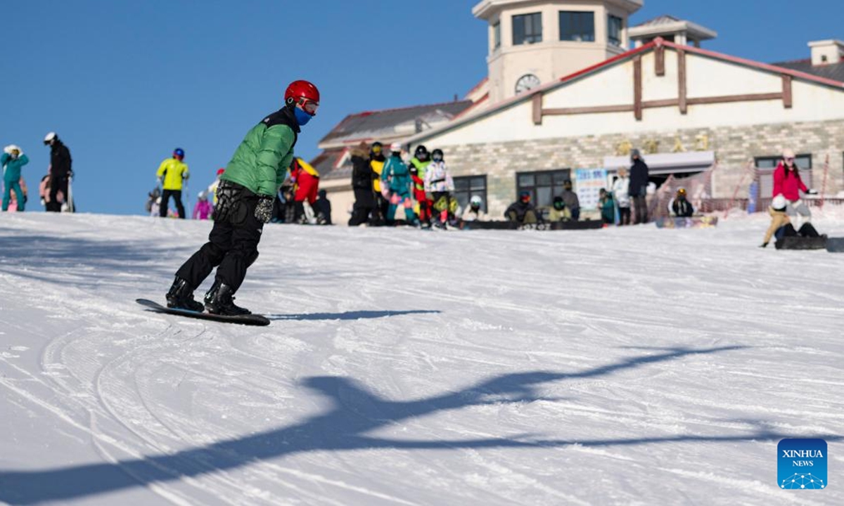 People have fun at the Yabuli Ski Resort along the Yaxue Road in Harbin, northeast China's Heilongjiang Province, Jan. 15, 2025. As part of national highway G333, Yaxue Road connects Harbin, Yabuli, and Snow Town, all of them iconic winter tourist attractions in northeast China, offering visitors the natural and cultural charm of the region. (Xinhua/Xie Jianfei)