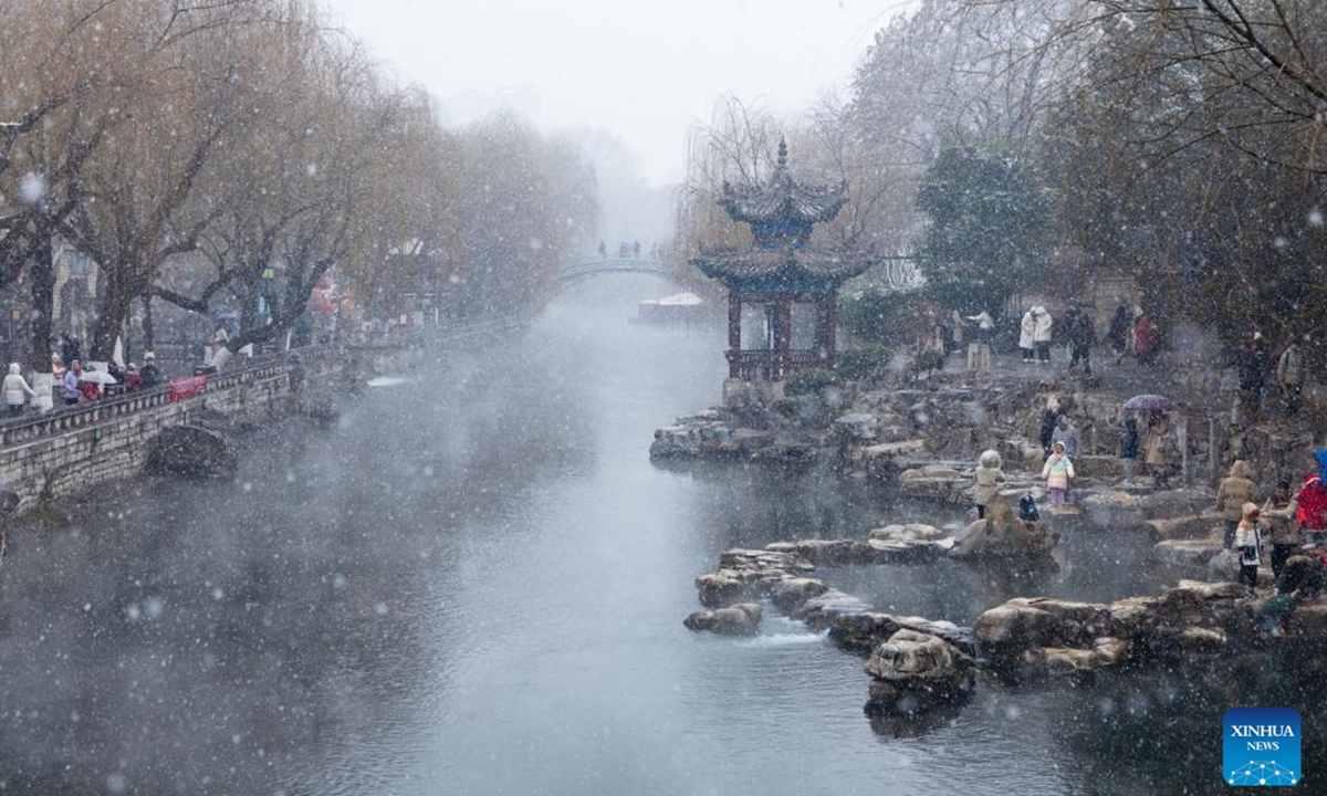 This photo shows the snow scenery of Jinan, east China's Shandong Province, Jan. 26, 2025. (Photo by Xu Zhou/Xinhua)


