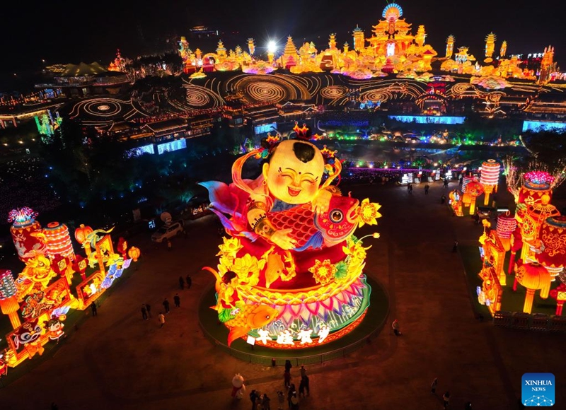 A drone photo shows tourists visiting the 31st Zigong International Dinosaur Lantern Show in Zigong, southwest China's Sichuan Province, Jan. 17, 2025. The national-level intangible cultural heritage project Zigong lantern show boasts a long history, as it can be traced back to the Tang (618-907) and Song (960-1279) dynasties. In 1964, Zigong held the first lantern show celebrating the Spring Festival. So far, making colorful lanterns has become a popular industry here, with Zigong lanterns having been displayed in more than 80 countries and regions. Making a Zigong lantern involves many craftsmen, including art designers, bench workers, mechanics, electricians and paperhanging workers. The complete process can hardly be found in other places in China. Photo: Xinhua