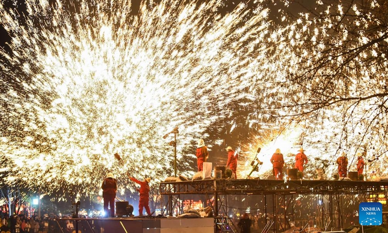 Folk artists stage a molten iron fireworks show at a temple fair in Luoyang, central China's Henan Province, Jan. 29, 2025. Various events were held across China on Wednesday to celebrate the Spring Festival. Photo: Xinhua