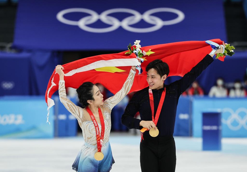 File photo taken on Feb. 19, 2022 shows Sui Wenjing (L)/Han Cong of China celebrate after the pairs free skate at the Beijing 2022 Winter Olympics in Beijing. Photo: Xinhua